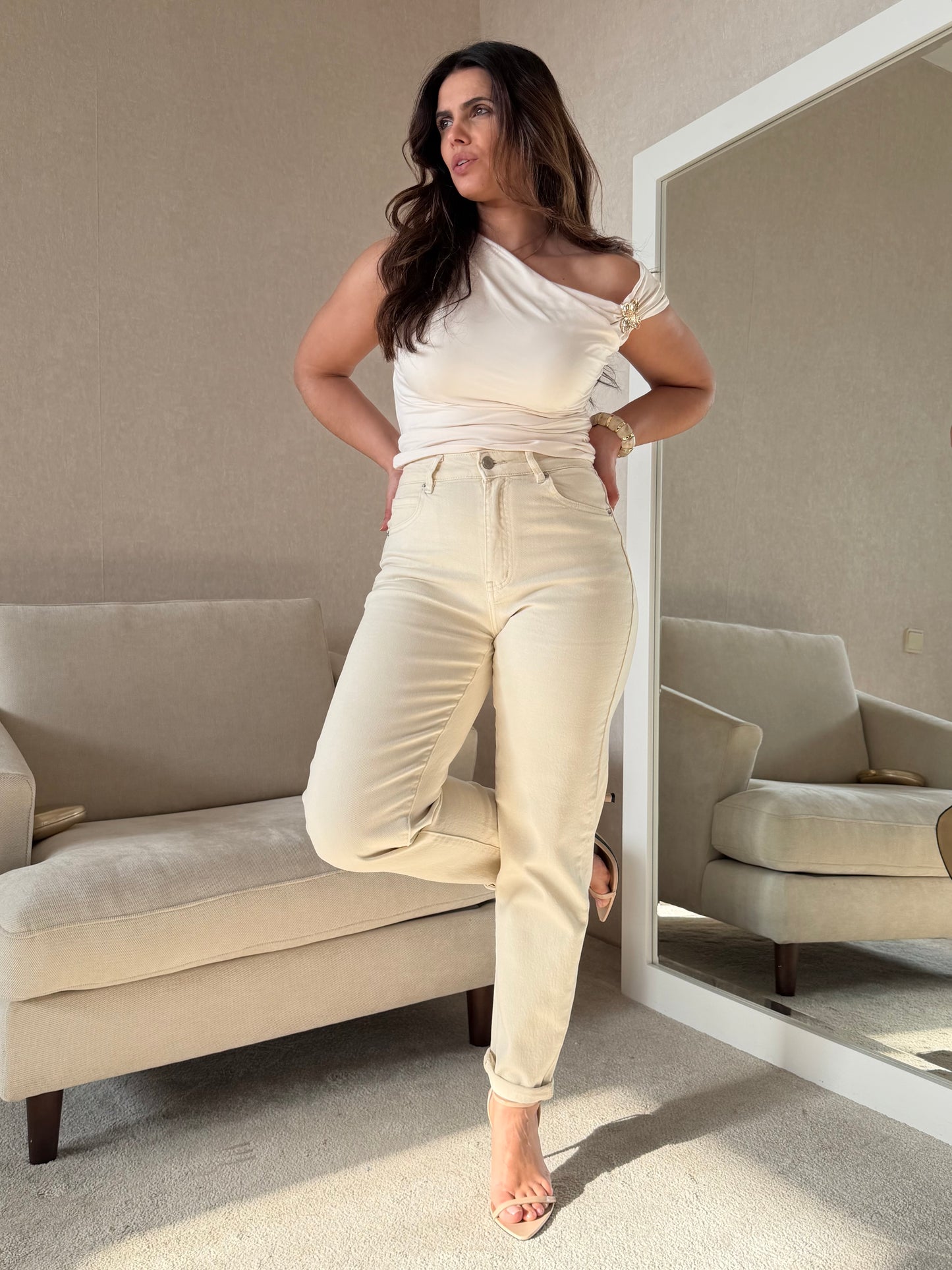 JEANS MOM BEGE